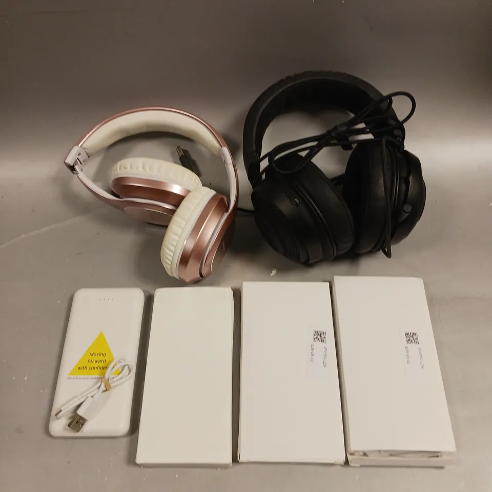 APPROXIMATELY 10 ASSORTED ELECTRICAL PRODUCTS TO INCLUDE RAZER HEADSET, WIRELESS EARPHONES & POWER BANKS 