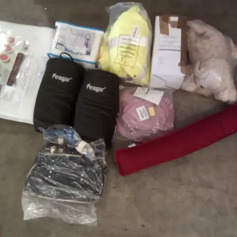 PALLET OF ASSORTED ITEMS INCLUDING FEAGAR SUPPORT PILLOW, EPOGG CONTOUR MEMORY FOAM CERVICAL PILLOW, TEDDY BEAR, HOMEWORTHS GEL INFUSED MEMORY FOAM PILLOW, KNEE PILLOW, HI-VIS JACKET