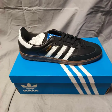 ADIDAS SAMBA OG TRAINERS IN BLACK/WHITE - 10