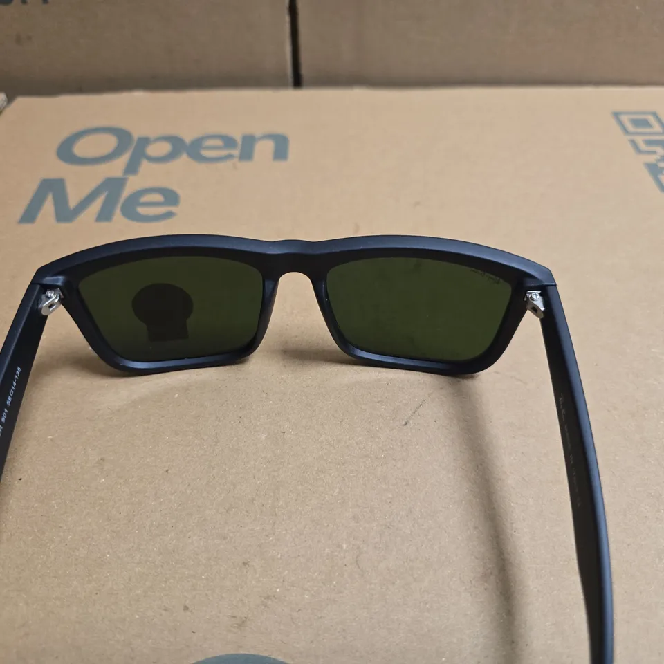 BOXED PAIR OF RAY-BAN SUNGLASSES WITH BLACK FRAME AND BLUE MIRRORED G-15 LENSES