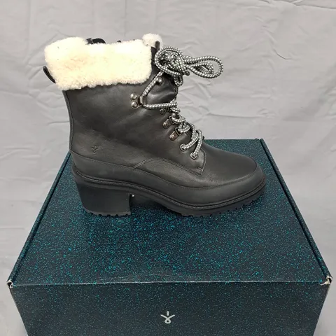 WOMEN'S LEATHER WINTER BOOT WITH SHEARLING LINING – GREY/BLACK - 9