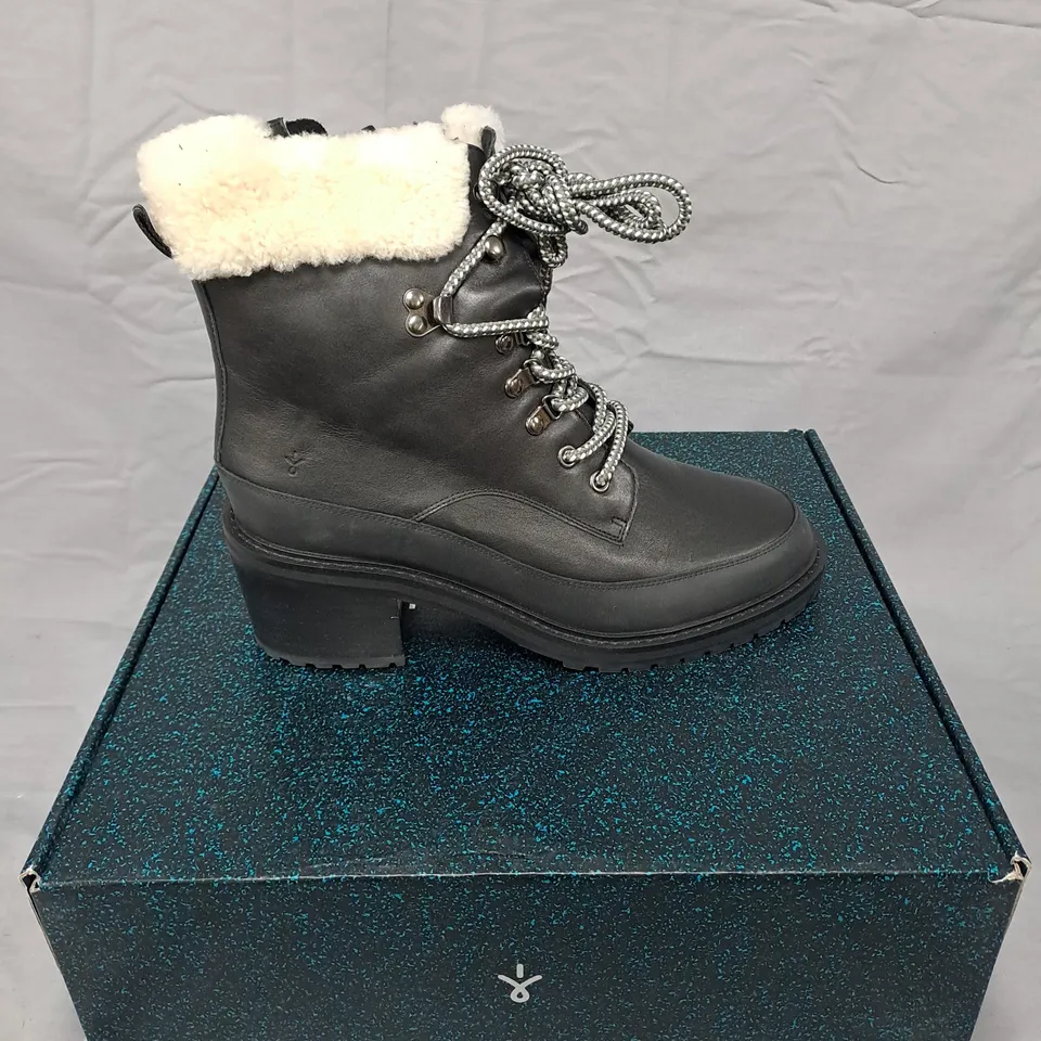 WOMEN'S LEATHER WINTER BOOT WITH SHEARLING LINING – GREY/BLACK - 9
