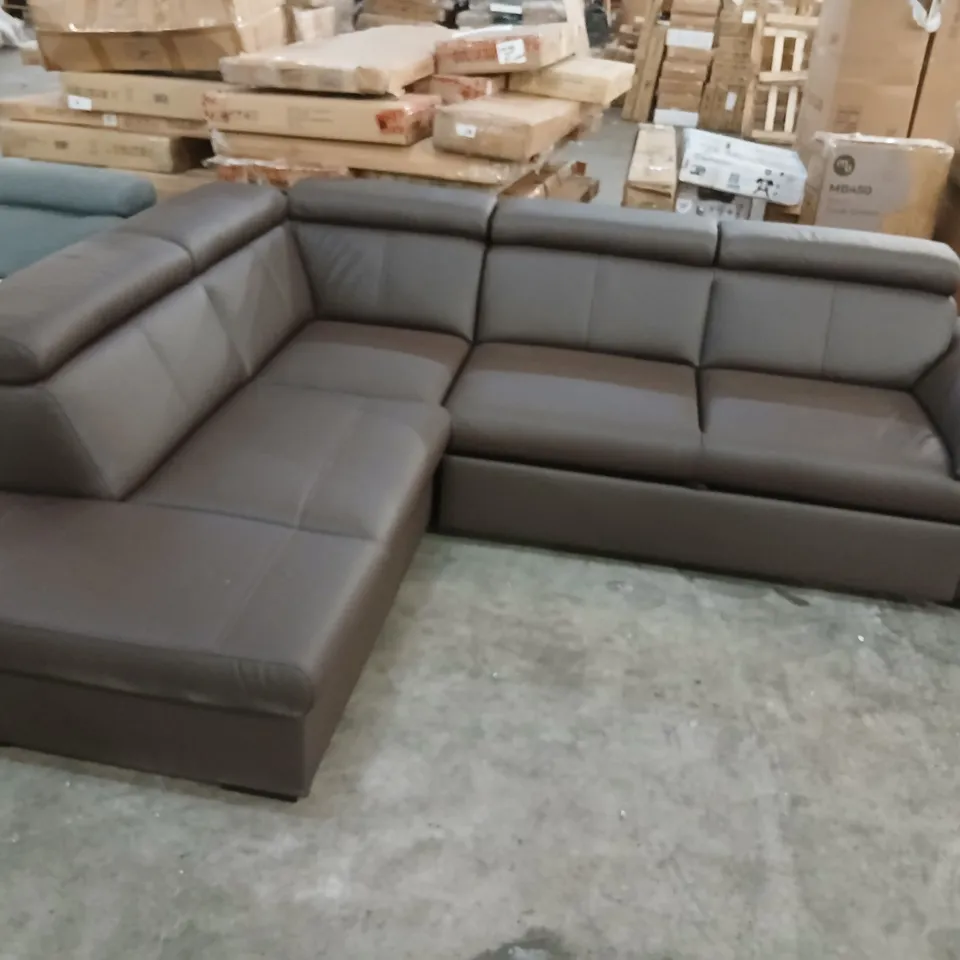DESIGNER BROWN FAUX LEATHER CORNER SOFA WITH PULL OUT BED AND ADJUSTABLE HEADRESTS