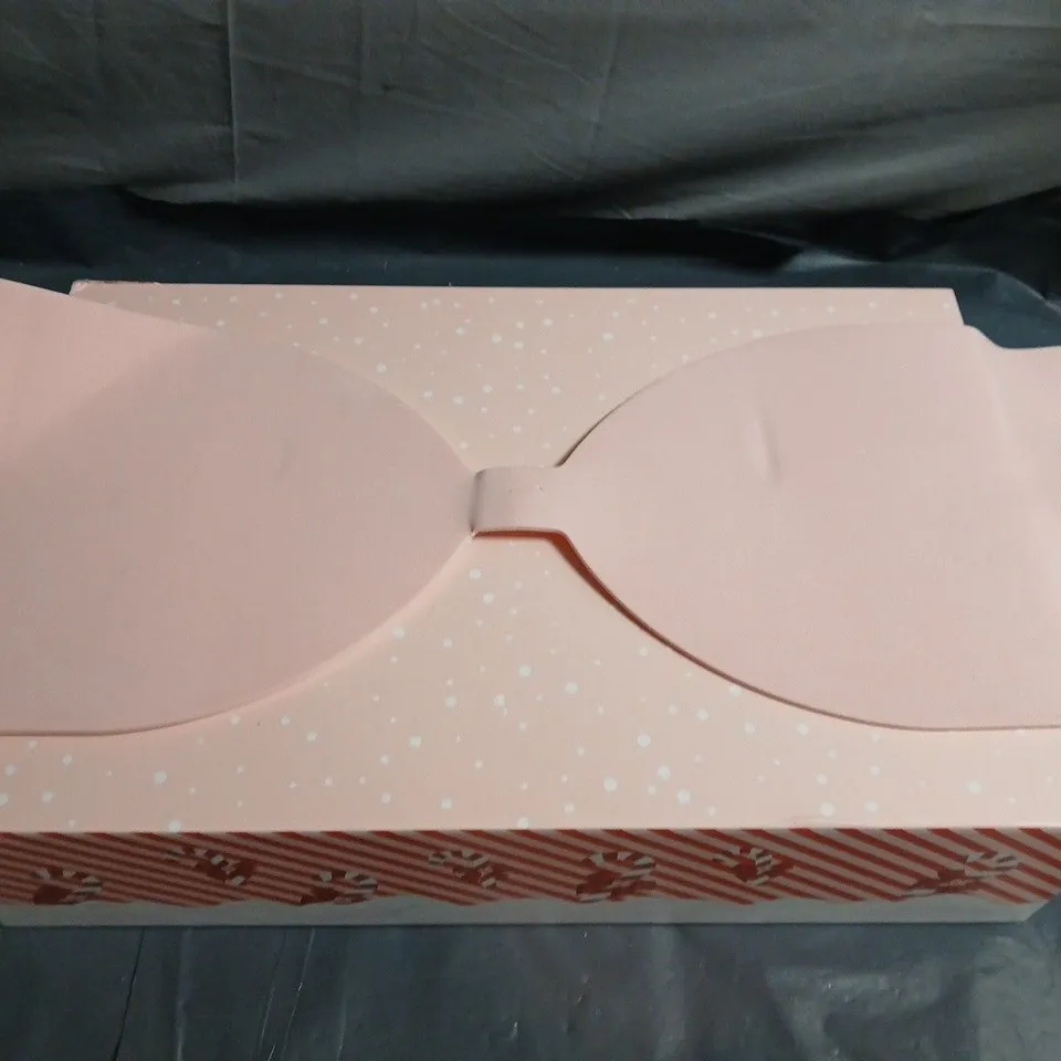 PLOUISE BEAUTY GIFT SET IN PINK PRESENTATION BOX TO INCLUDE HAIR AND BODY MIST, SCALP AND BODY SCRUB AND LIP DUO SETS