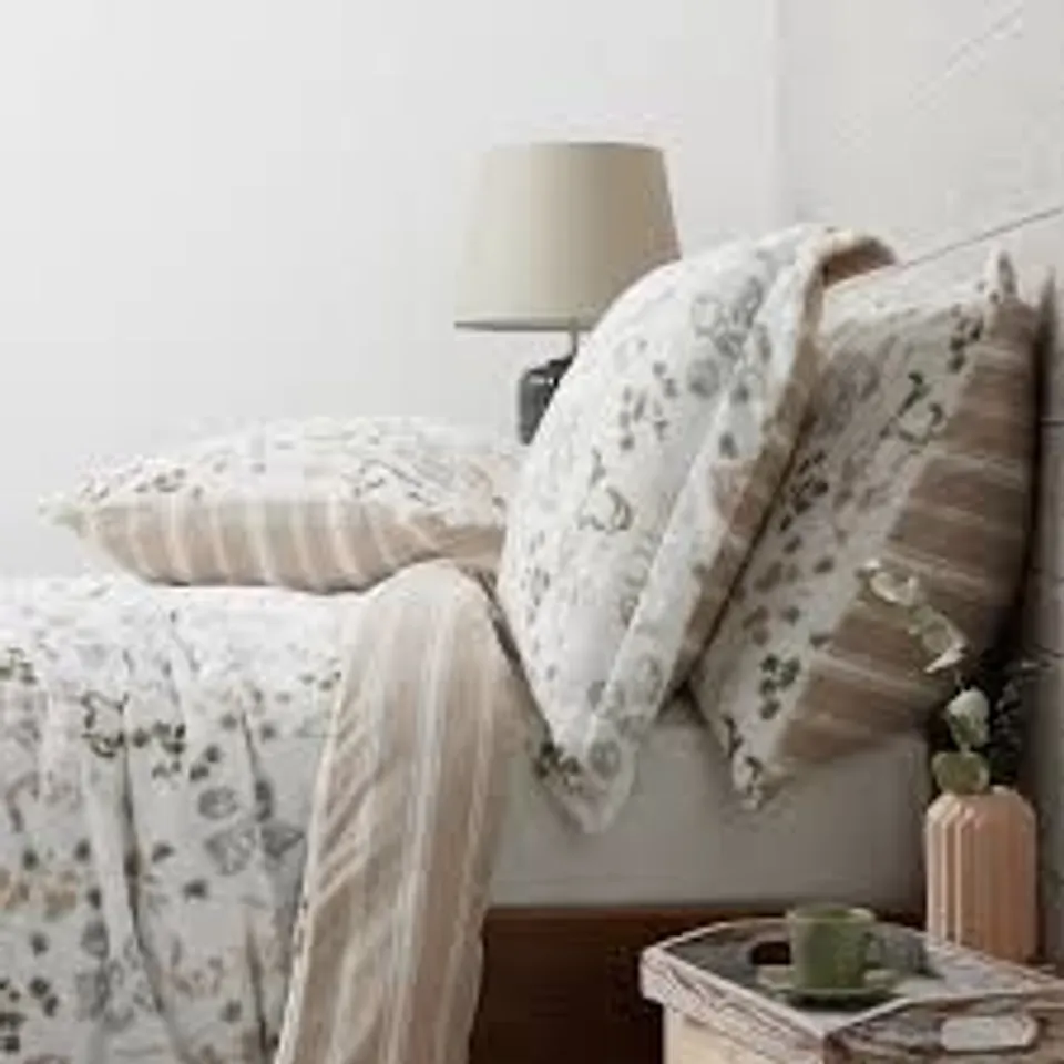 COZEE HOME REVERSIBLE FLORAL STRIPE DUVET SET