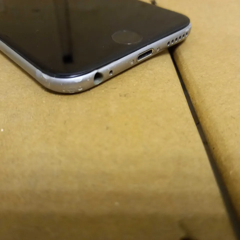 APPLE IPHONE 6 - SILVER