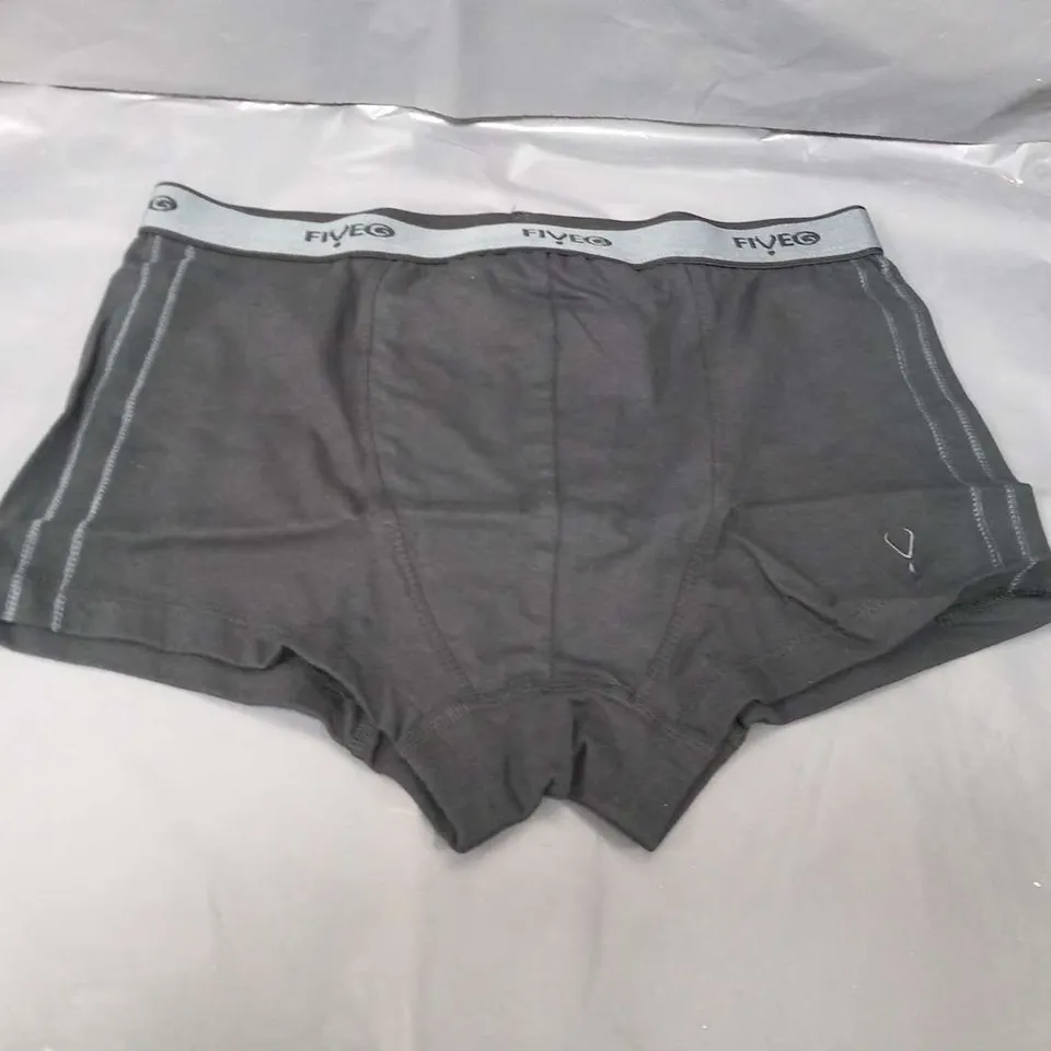 APPROXIMATELY 30 PACKS OF TWO FIVE G BLACK TRUNKS LARGE