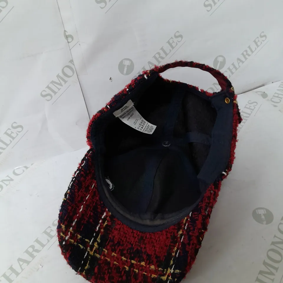 RIVER ISLAND BASEBALL CAP IN RED PLAID ON SIZE