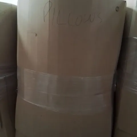 PALLET CONTAINING A LARGE QUANTITY OF PILLOWS 