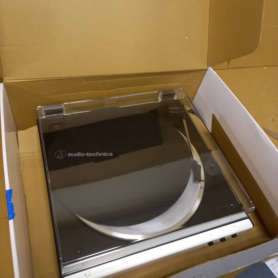 AUDIO-TECHNICA AT-LP60XBT FULL AUTOMATIC WIRELESS BELT-DRIVE TURNTABLE