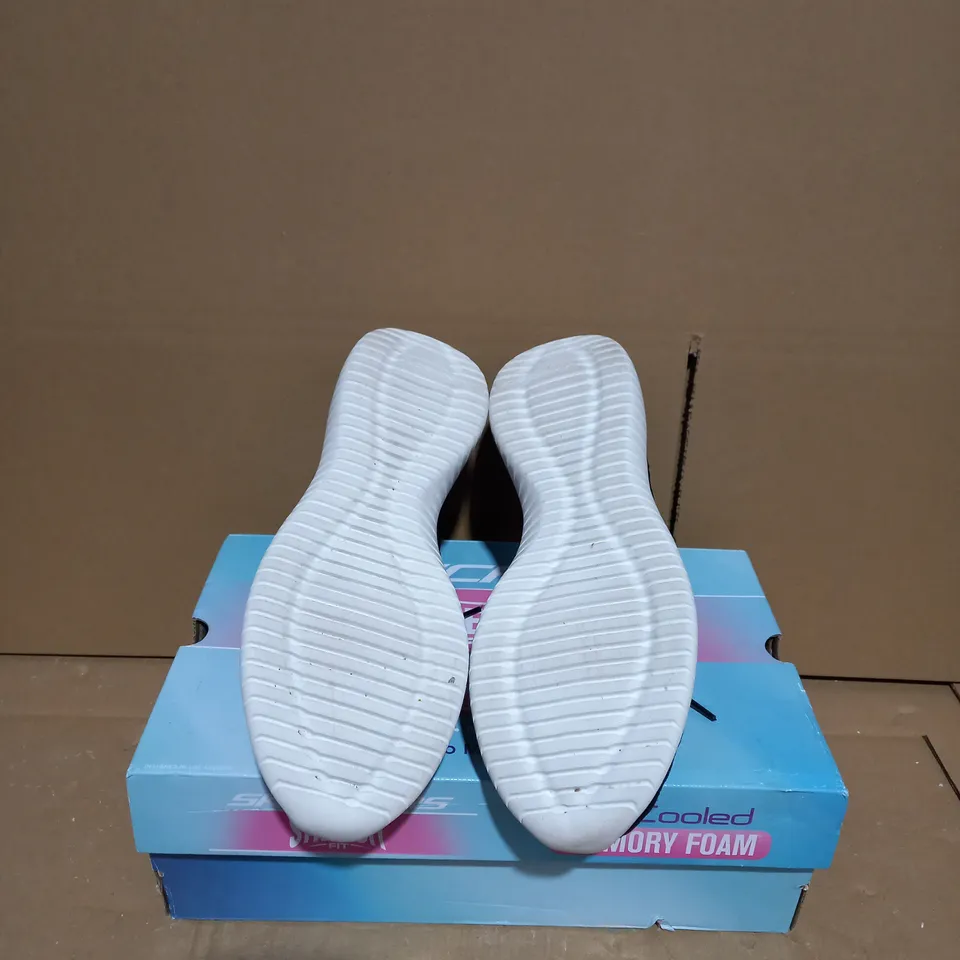 SKECHERS STRETCH FIT MEMORY FOAM BLACK/PINK TRAINERS - SIZE 5.5