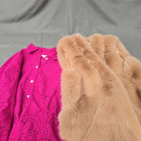 APPROXIMATELY 15 ASSORTED WOMENS CLOTHING PRODUCTS IN VARIOUS BRANDS & SIZES TO INCLUDE DRESSES, TOPS ETC