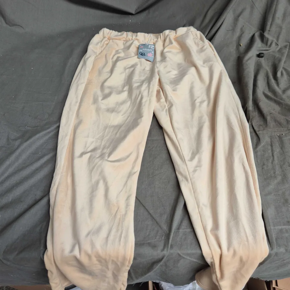 BOX OF APPROXIMATELY 20 ASSORTED CLOTHING ITEMS TO INCLUDE: TILLETTS PANTS