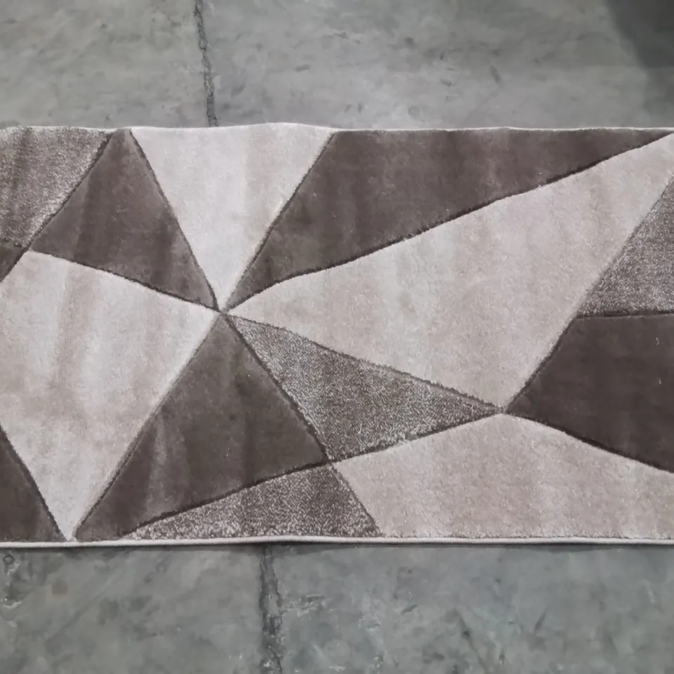 GERAGHTY GEOMETRIC AREA RUG //80×15CM BEIGE/BROWN