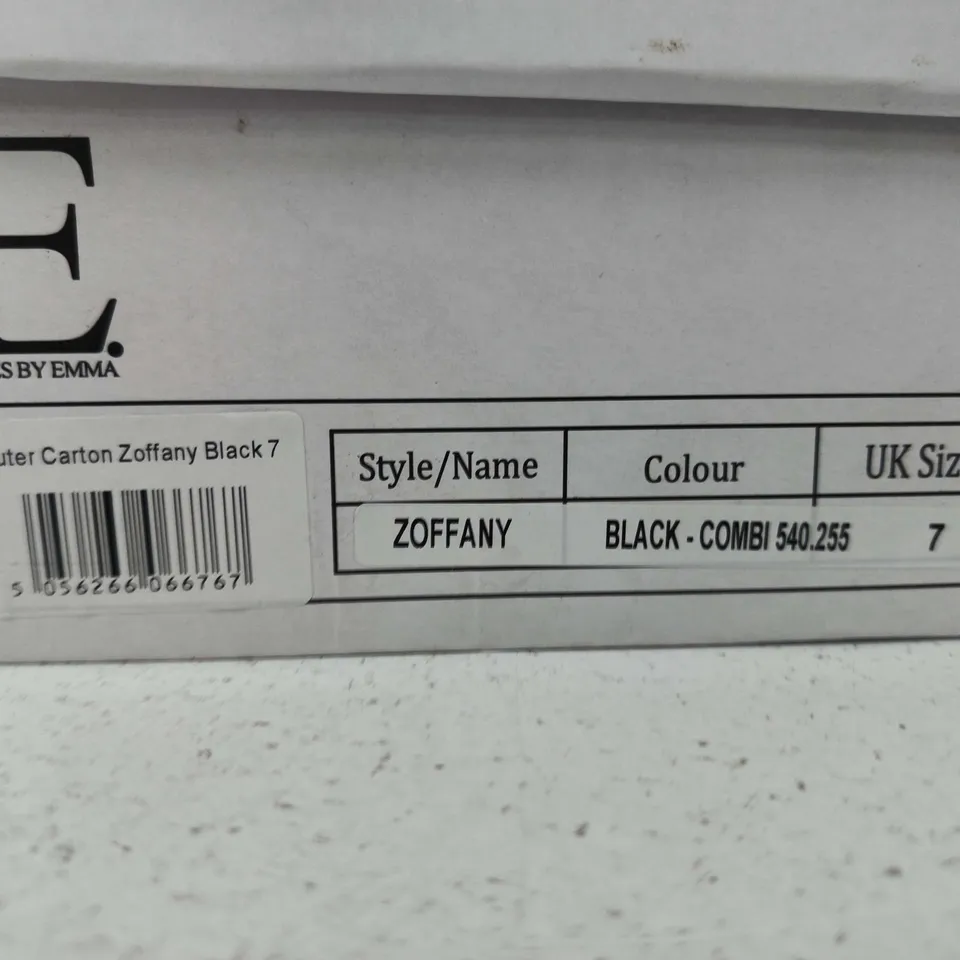 BOXED PAIR OF ZOFFANY BLACK LEATHER BOOTS, UK 7