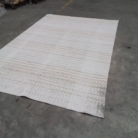 QUALITY DESIGNER AREA RUG - APPROXIMATELY  200x320