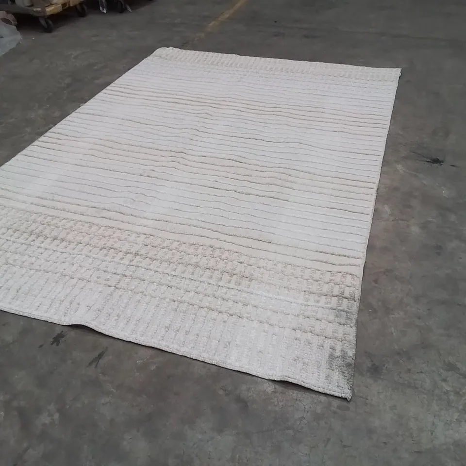 QUALITY DESIGNER AREA RUG - APPROXIMATELY  200x320