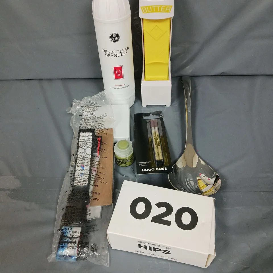 APPROXIMATELY 15 ASSORTED HOUSEHOLD ITEMS TO INCLUDE - ONE CLIC BUTTER CUTTER - HUGO BOSS BLACK INK ROLLERBALL REFILLS - DRAIN CLEAR GRANULES - ETC