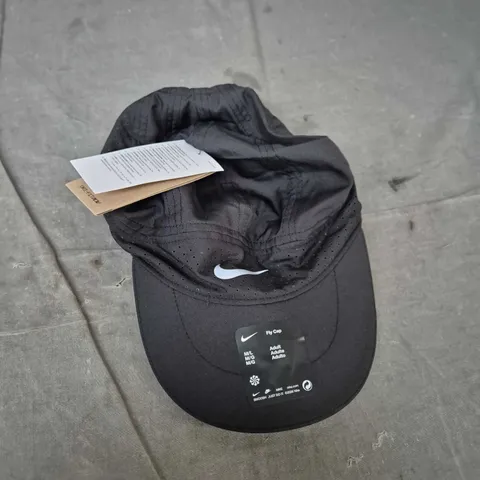 NIKE THE FLY CAP IN BLACK