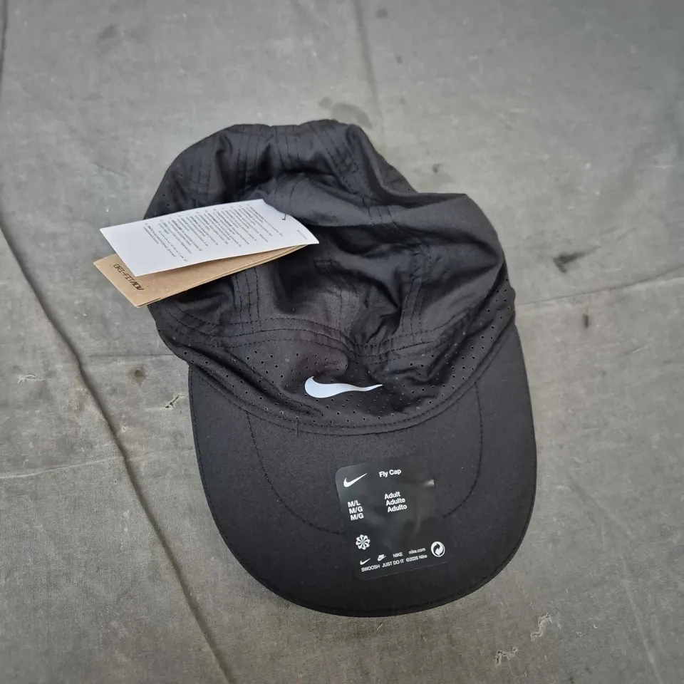 NIKE THE FLY CAP IN BLACK