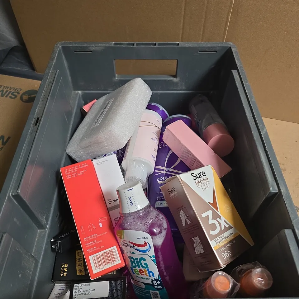BOX OF APPROXIMATELY 20 ASSORTED COSMETIC PRODUCTS INCLUDING AQUAFRESH BIG TEETH , SURE CREAM AND L'OREAL ELIVE SHAMPOO 