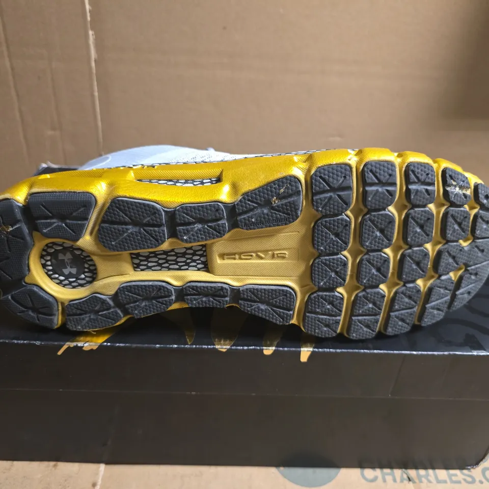BOXED PAIR OF UNDER ARMOUR TRAINERS - UK SIZE 10.5