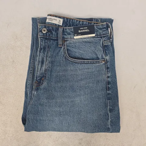 ABERCROMBIE & FITCH HIGH RISE BARREL JEANS IN BLUE SIZE 31 SHORT