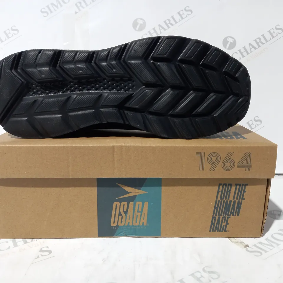 BOXED PAIR OF OSAGA TRAINERS IN BLACK SIZE 8