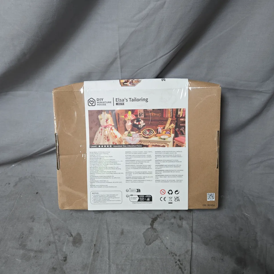 ROLIFE ELSA'S TAILORING DIY MINIATURE HOUSE – CRAFT KIT