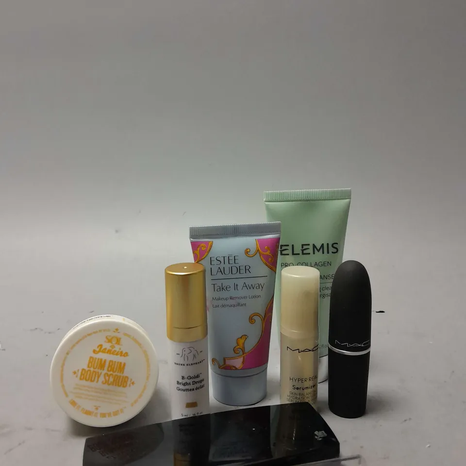 APPROXIMATELY 20 ASSORTED HEALTH & BEAUTY ITEMS TO INCLUDE DRUNK ELEPHANT BRIGHT DROPS (5ML), ELEMIS PRO-COLLAGEN MARINE CLEANSER (30ml), M.A.C HYPER REAL SYRUMIZER (4ML), ETC