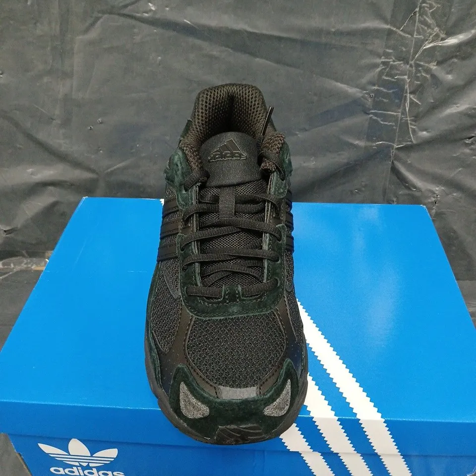 BOXED ADIDAS ORIGINALS RESPONSE CL TRAINERS - SIZE 7