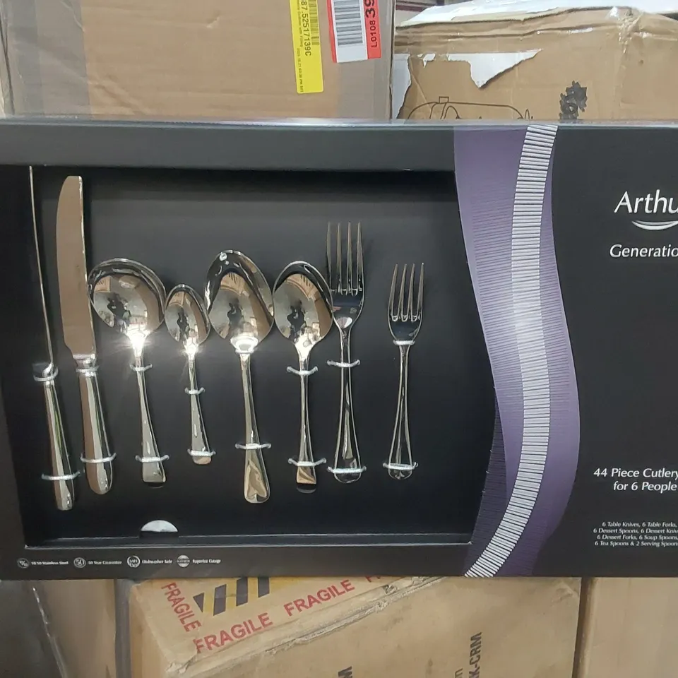 BOXED ARTHUR PRICE OLD ENGLISH 44 PIECE 18/10 STAINLESS STEEL CUTLERY SET - SERVICE FOR 6 
