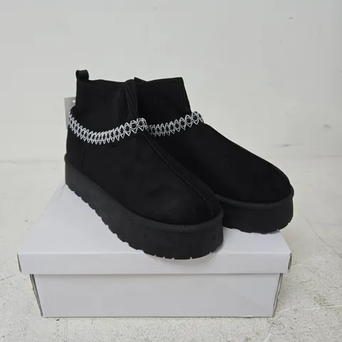 SHOES BY EMMA MELROSE BLACK WOMEN’S BOOTS – UK 7