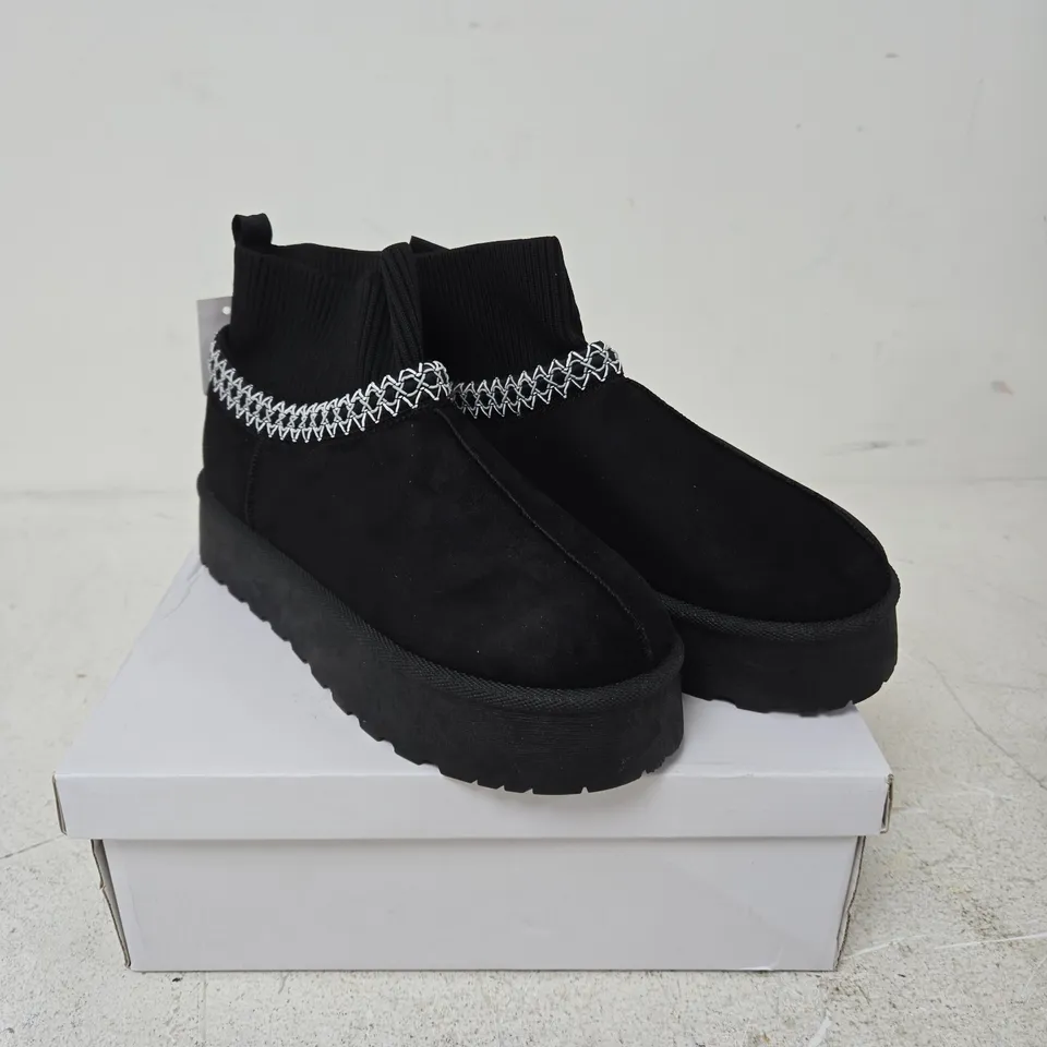 SHOES BY EMMA MELROSE BLACK WOMEN’S BOOTS – UK 7