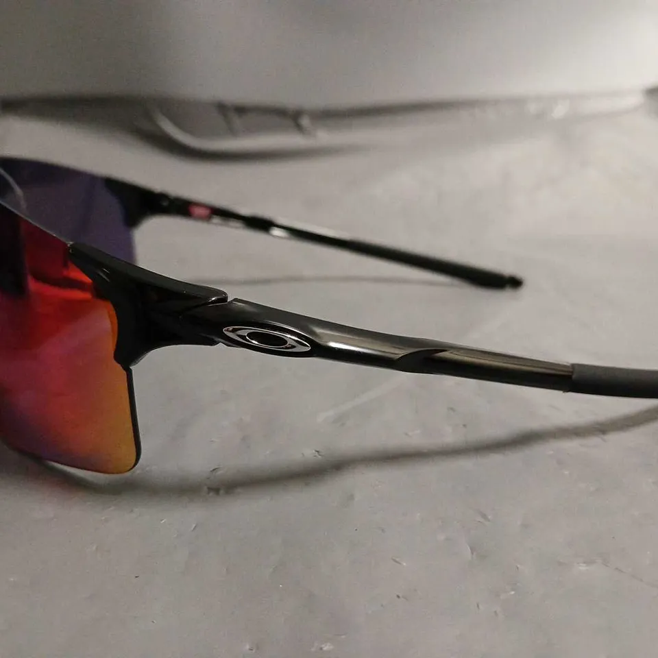 BOXED PAIR OF OAKLEY SPORTS STYLE GLASSES