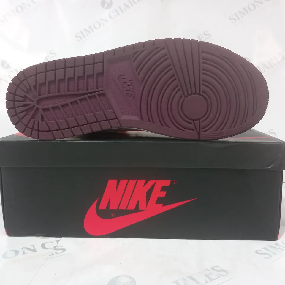 BOXED PAIR OF NIKE AIR JORDAN SHOES IN PURPLE/WHITE/METALLIC SILVER UK SIZE 8.5