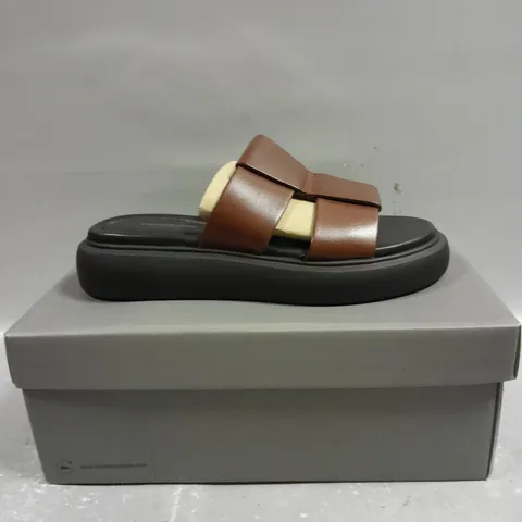 BOXED PAIR OF VAGABOND BLENDA SLIP ON SHOES - 5