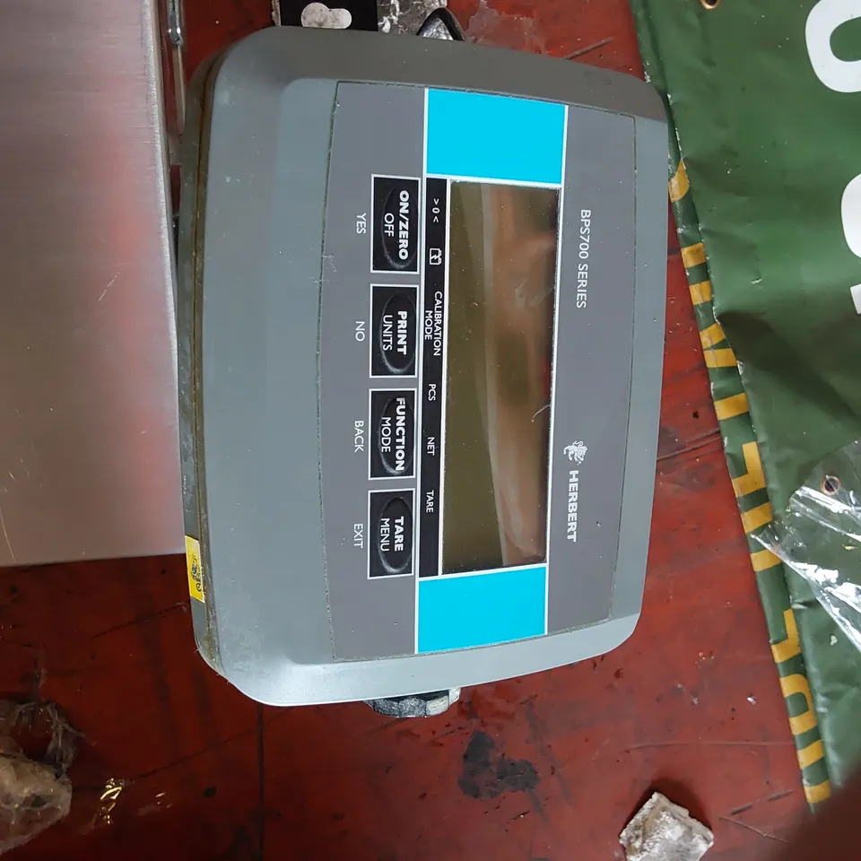 HERBERT DIGITAL SACK SCALES WITH DISPLAY BPS700 SERIES  ON TROLLEY 