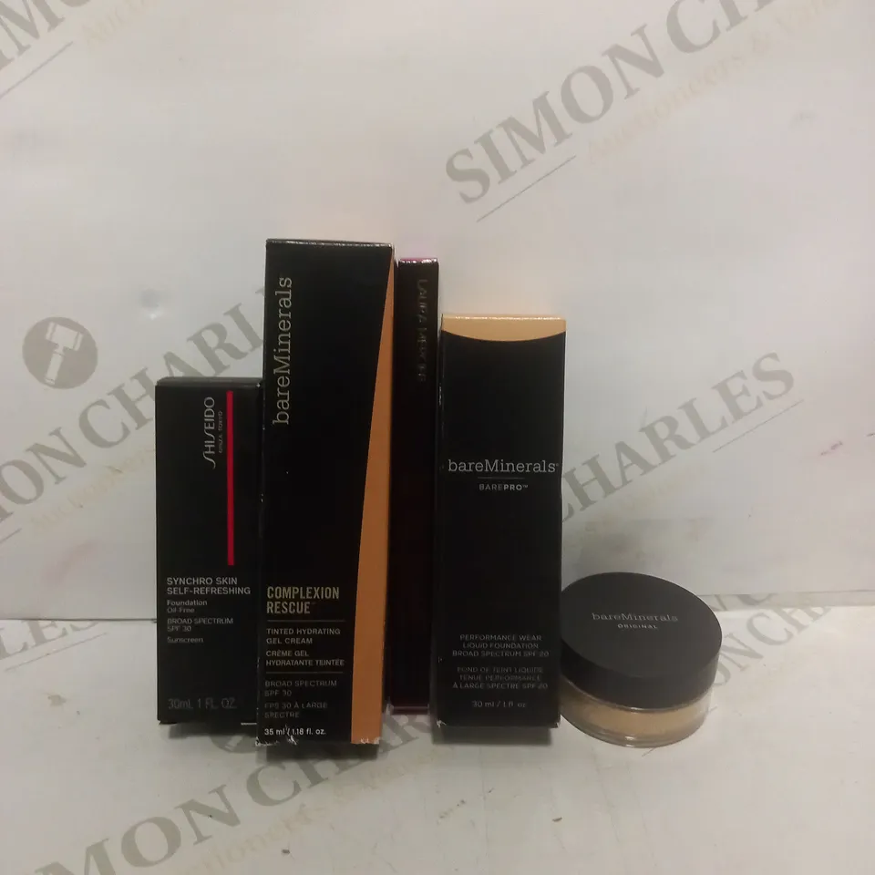 BOX OF APPROX 25 ASSORTED HEALTH & BEAUTY ITEMS TO INCLUDE - BARE MINERALS LIQUID FOUNDATION SPF 20 - SHIREIDO SYNCHRO SKIN FOUNDATION SPF 30 - BARE MINERALS LIGHT 08 SPF 15 ECT 