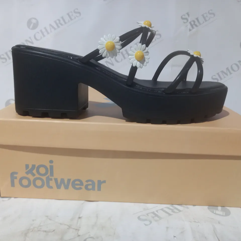 BRAND NEW BOXED PAIR OF KOI VEGAN BLOOMING DAISY OASIS STRAPPY SLIDERS IN BLACK - UK SIZE 5