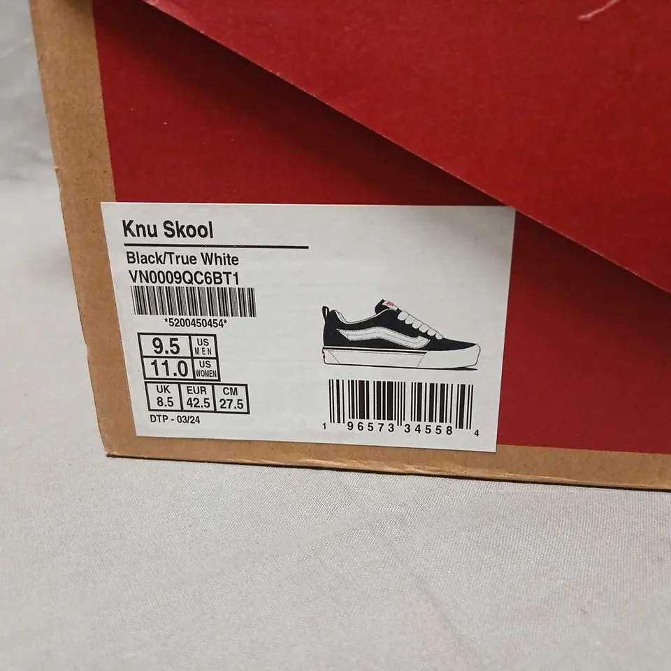 VANS KNU SKOOL BLACK/TRUE WHITE SNEAKERS – MEN’S US 9.5 (EU 42.5)