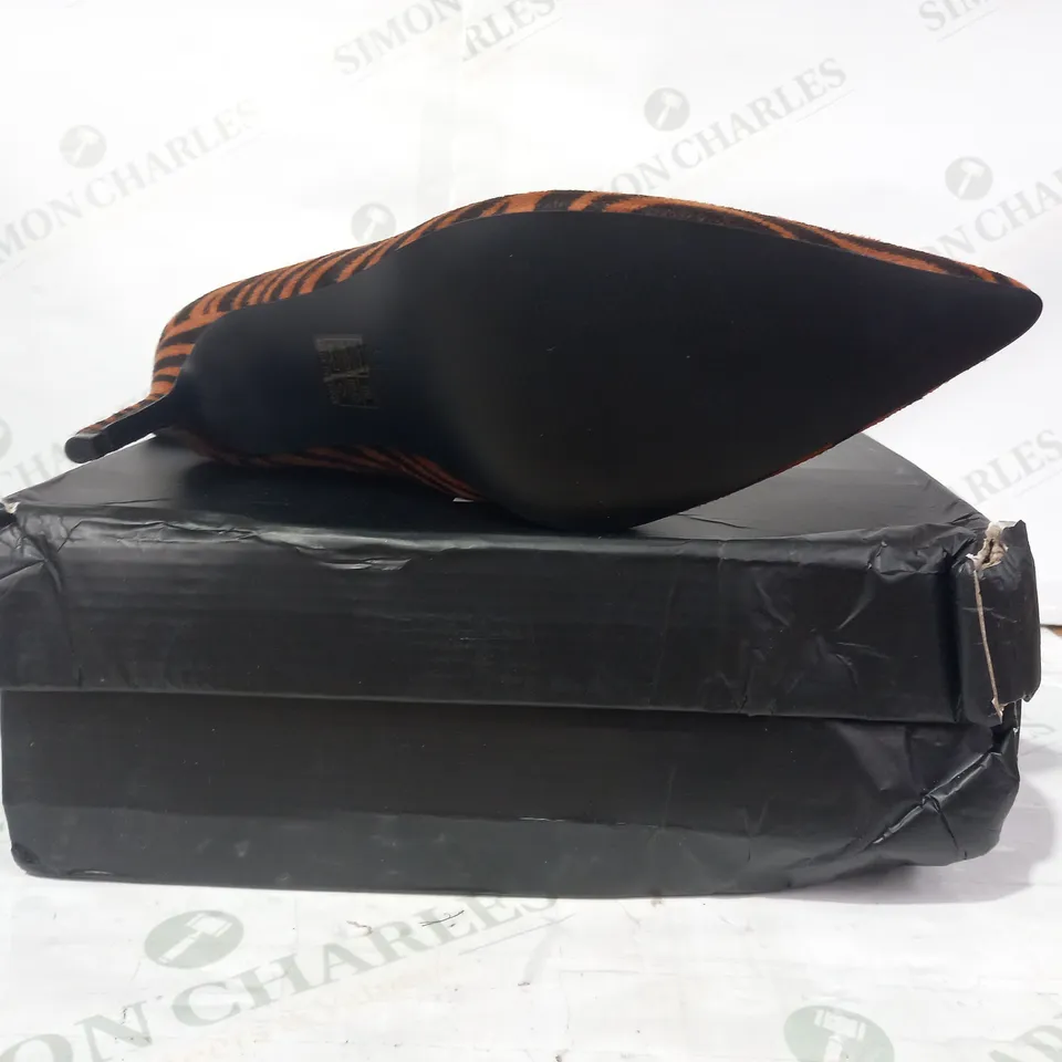 BOXED PAIR OF PRETTY LITTLE THING FAUX SUEDE POINTED TOE STILETTO HEEL KNEE HIGH BOOTS IN BURNT SIENNE COLOURED ZEBRA PRINT SIZE 7