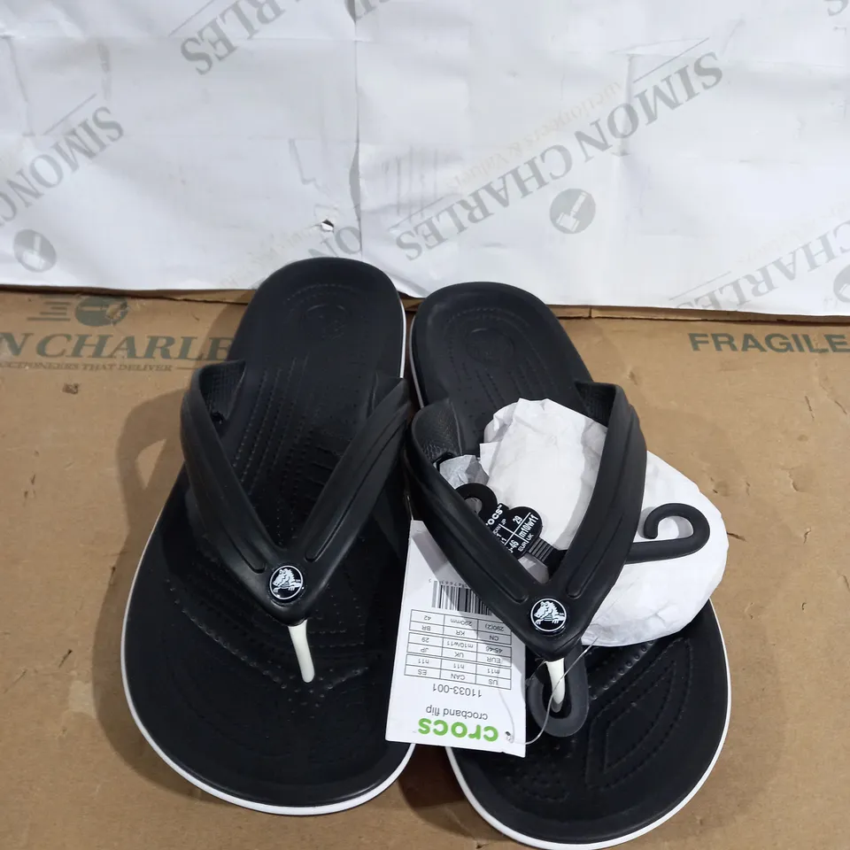 CROCS CROCBAND FLIPFLOPS SIZE 10/11