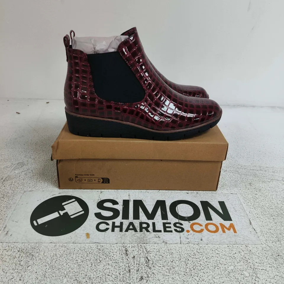 BOXED PAIR OF JO & JOE WALNUT SHOES IN BURGUNDY CROC - SIZE 8