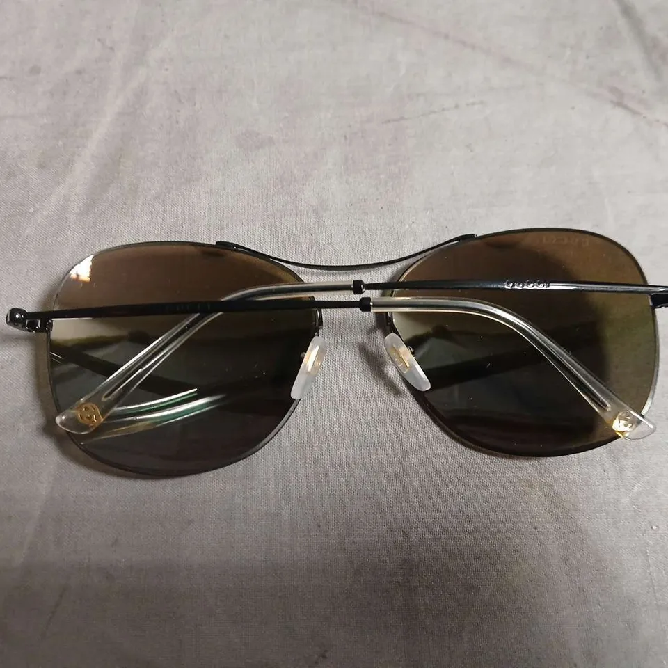 GUCCI AVIATOR SUNGLASSES WITH RAINBOW MIRRORED LENSES