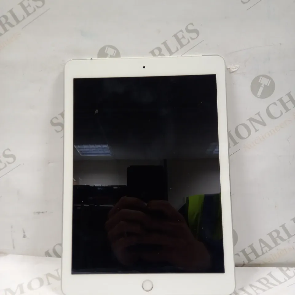 APPLE IPAD 9.7 IN SILVER
