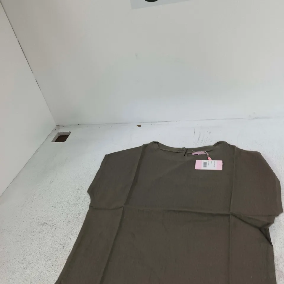BOX OF APPROXIMATELY 20 ASSORTED ITEMS TO INCLUDE: CHARLOTTE WEST BLOUSE