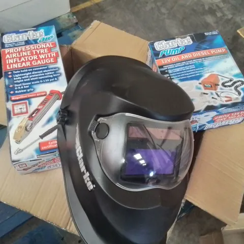 MIXED BOX OF TOOLS TO INCLUDE: TYRE INFLATOR WITH LINEAR GAUGE, 12V OIL AND DIESEL PUMP, CLARKE WELDING MASK