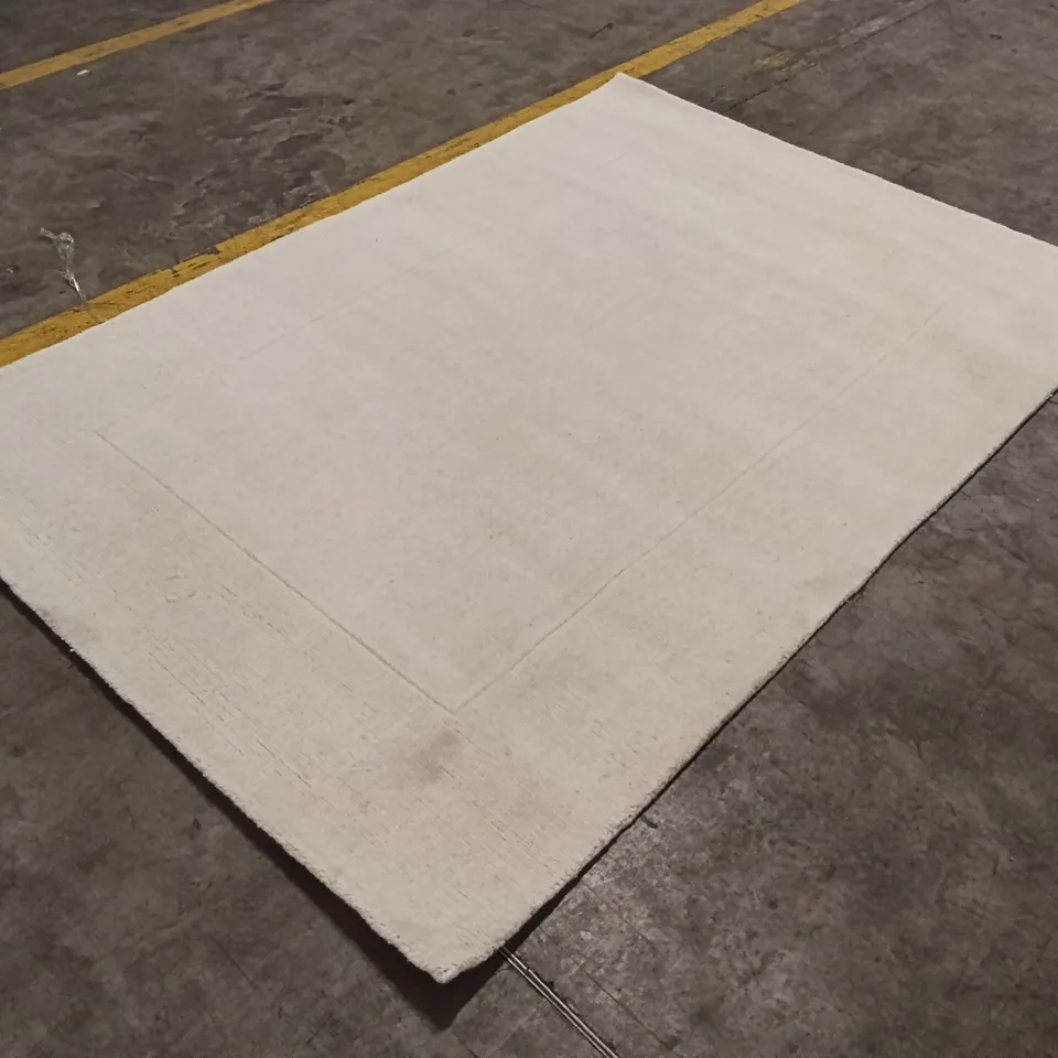 QUALITY DESIGNER AREA RUG - APPROXIMATELY 228CM X 158CM