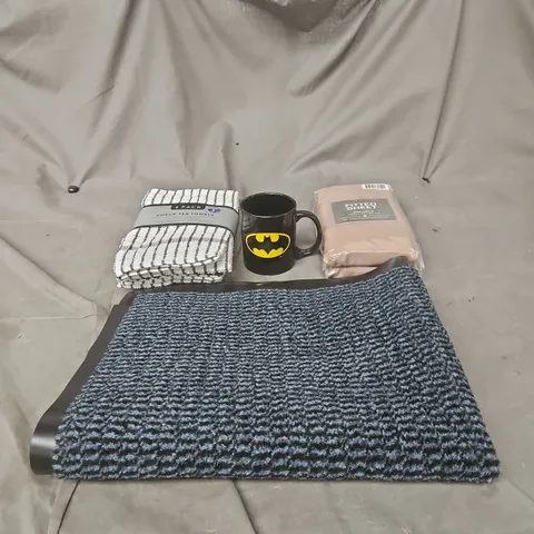 BOX OF APPROXIMATELY 20 ASSORTED HOUSEHOLD ITEMS TO INCLUDE DOOR MAT, TEA TOWELS, BATMAN MUG, FITTED SHEET ETC